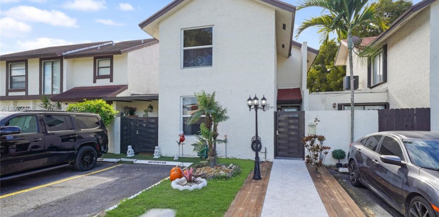 Condominio en Miami, Florida, 3 dormitorios  № 1991088