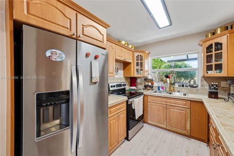 Condominio en alquiler en Miami, Florida, 3 dormitorios, 145.39 m2 № 1991088 - foto 11