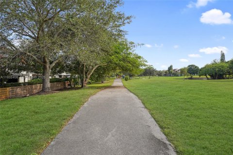 Condominio en alquiler en Miami, Florida, 3 dormitorios, 145.39 m2 № 1991088 - foto 30