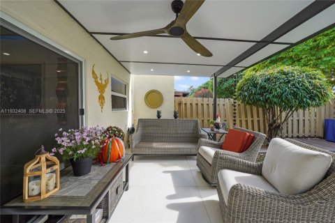 Condominio en alquiler en Miami, Florida, 3 dormitorios, 145.39 m2 № 1991088 - foto 23