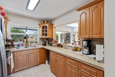 Condominio en alquiler en Miami, Florida, 3 dormitorios, 145.39 m2 № 1991088 - foto 10