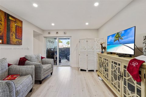 Condominio en alquiler en Miami, Florida, 3 dormitorios, 145.39 m2 № 1991088 - foto 12