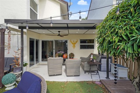 Condominio en alquiler en Miami, Florida, 3 dormitorios, 145.39 m2 № 1991088 - foto 25