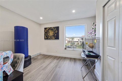 Condominio en alquiler en Miami, Florida, 3 dormitorios, 145.39 m2 № 1991088 - foto 21