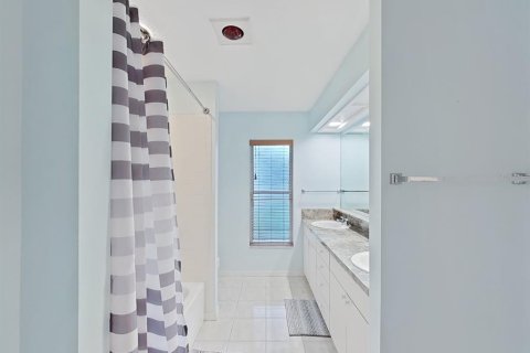 Casa en venta en Lutz, Florida, 4 dormitorios, 280.84 m2 № 2128276 - foto 30