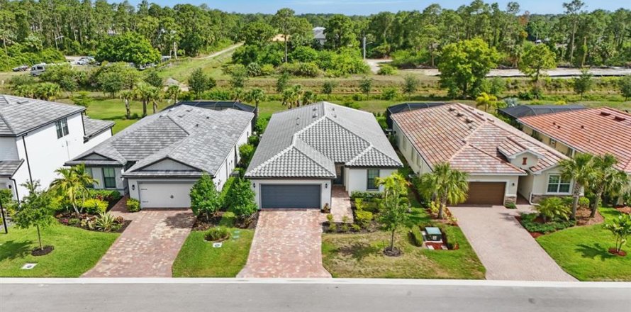 House in Alva, Florida 3 bedrooms, 190.54 sq.m. № 1758455