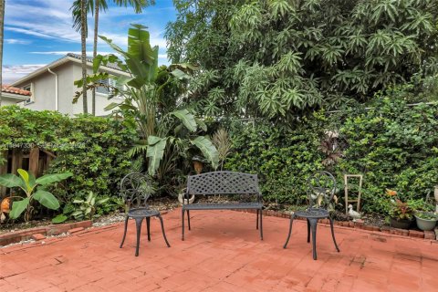 House in Hialeah, Florida 4 bedrooms, 183.95 sq.m. № 2003155 - photo 29