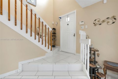 House in Hialeah, Florida 4 bedrooms, 183.95 sq.m. № 2003155 - photo 5