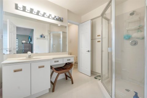 House in Hialeah, Florida 4 bedrooms, 183.95 sq.m. № 2003155 - photo 20