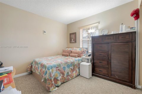 House in Hialeah, Florida 4 bedrooms, 183.95 sq.m. № 2003155 - photo 24