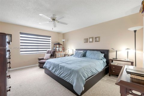 House in Hialeah, Florida 4 bedrooms, 183.95 sq.m. № 2003155 - photo 17