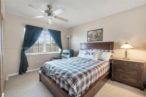 House in Hialeah, Florida 4 bedrooms, 183.95 sq.m. № 2003155 - photo 22