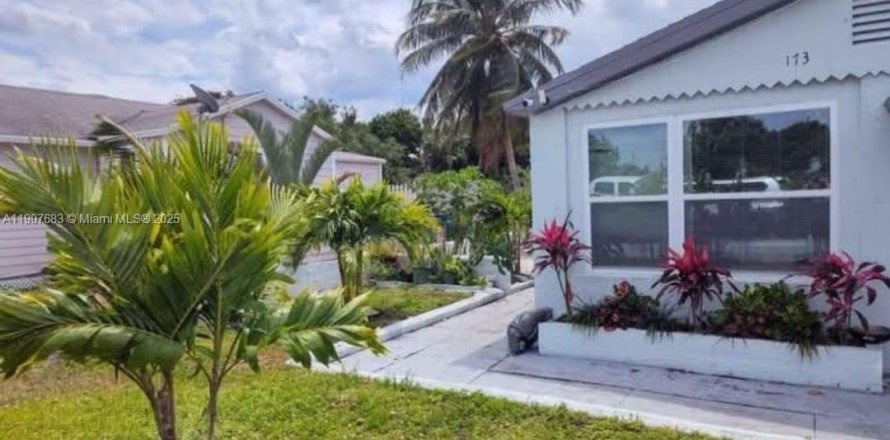 Immobilier commercial à Riviera Beach, Floride 1 chambre № 1965700