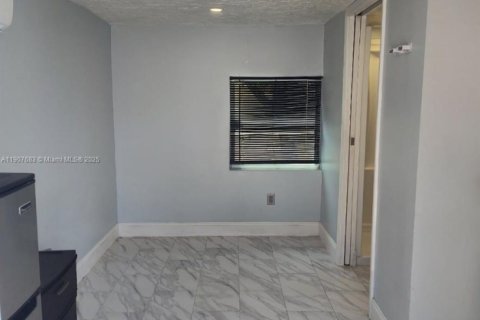 Immobilier commercial à louer à Riviera Beach, Floride: 1 chambre № 1965700 - photo 2