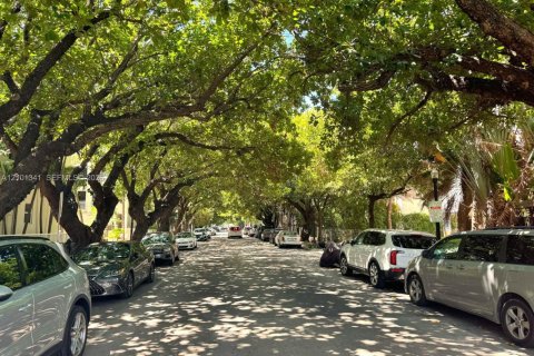 Copropriété à vendre à Miami Beach, Floride: 39.02 m2 № 2417355 - photo 5