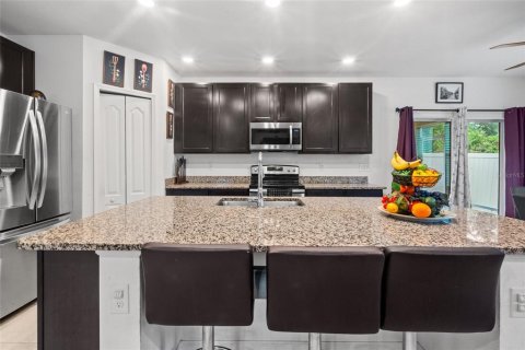 House in Newberry, Florida 4 bedrooms, 266.54 sq.m. № 2221587 - photo 5
