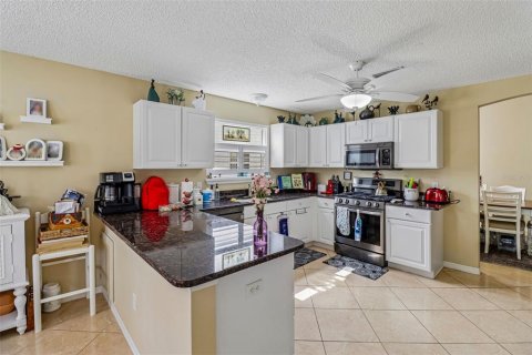 Casa en venta en The Villages, Florida, 3 dormitorios, 171.87 m2 № 2197376 - foto 17