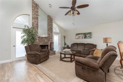House in Orlando, Florida 3 bedrooms, 199.93 sq.m. № 1299267 - photo 2