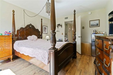 House in Greenacres, Florida 2 bedrooms, 85.47 sq.m. № 1990944 - photo 16