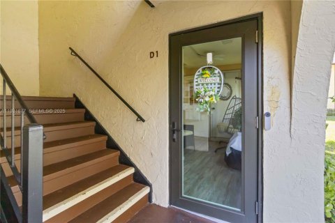 House in Greenacres, Florida 2 bedrooms, 85.47 sq.m. № 1990944 - photo 4