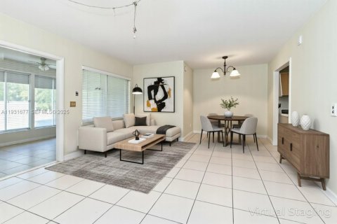 House in Greenacres, Florida 2 bedrooms, 85.47 sq.m. № 1990944 - photo 10