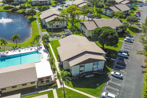 House in Greenacres, Florida 2 bedrooms, 85.47 sq.m. № 1990944 - photo 28