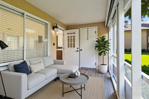 House in Greenacres, Florida 2 bedrooms, 85.47 sq.m. № 1990944 - photo 7