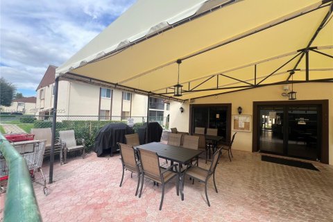 House in Greenacres, Florida 2 bedrooms, 85.47 sq.m. № 1990944 - photo 30