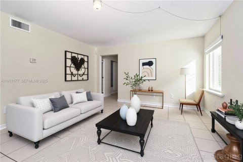 House in Greenacres, Florida 2 bedrooms, 85.47 sq.m. № 1990944 - photo 15