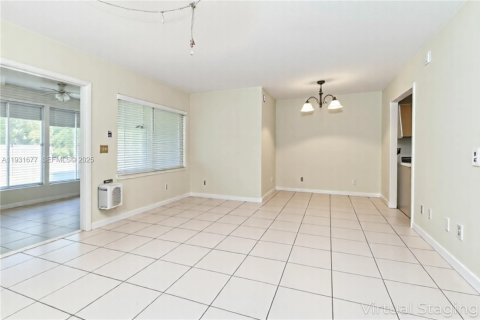 House in Greenacres, Florida 2 bedrooms, 85.47 sq.m. № 1990944 - photo 9