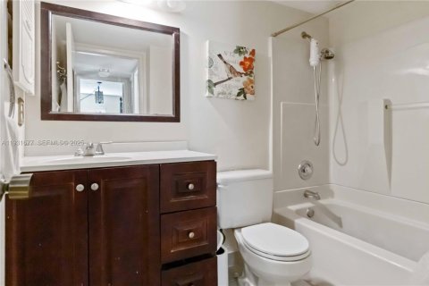 House in Greenacres, Florida 2 bedrooms, 85.47 sq.m. № 1990944 - photo 19