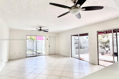 Touwnhouse à vendre à Plantation, Floride: 3 chambres, 151.62 m2 № 2257816 - photo 5