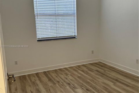 House in Tamarac, Florida 3 bedrooms, 150.32 sq.m. № 1737673 - photo 14