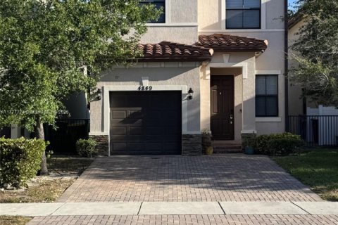 House in Tamarac, Florida 3 bedrooms, 150.32 sq.m. № 1737673 - photo 1