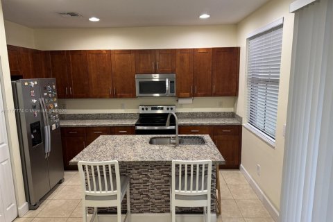 House in Tamarac, Florida 3 bedrooms, 150.32 sq.m. № 1737673 - photo 5