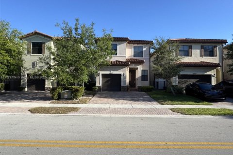 House in Tamarac, Florida 3 bedrooms, 150.32 sq.m. № 1737673 - photo 2