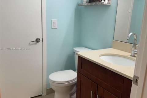 House in Tamarac, Florida 3 bedrooms, 150.32 sq.m. № 1737673 - photo 8