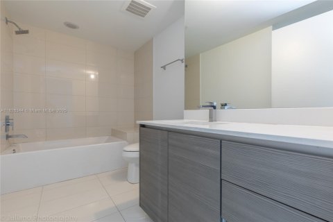 Купить кондоминиум в Майами, Флорида 2 спальни, 106.19м2, № 1794526 - фото 7