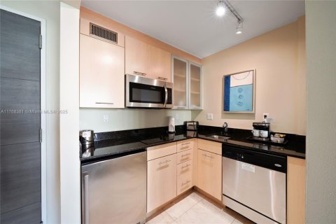 Hotel in Fort Lauderdale, Florida 1 bedroom, 51.47 sq.m. № 1862073 - photo 12