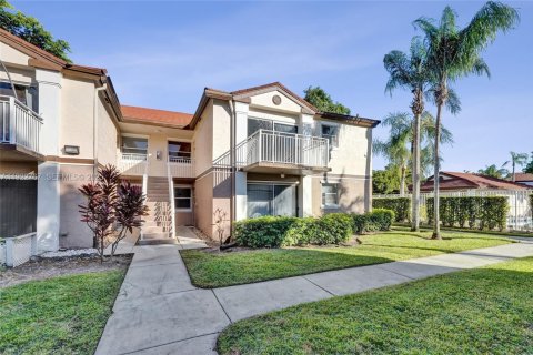 Copropriété à louer à Pembroke Pines, Floride: 2 chambres, 96.34 m2 № 1976711 - photo 1