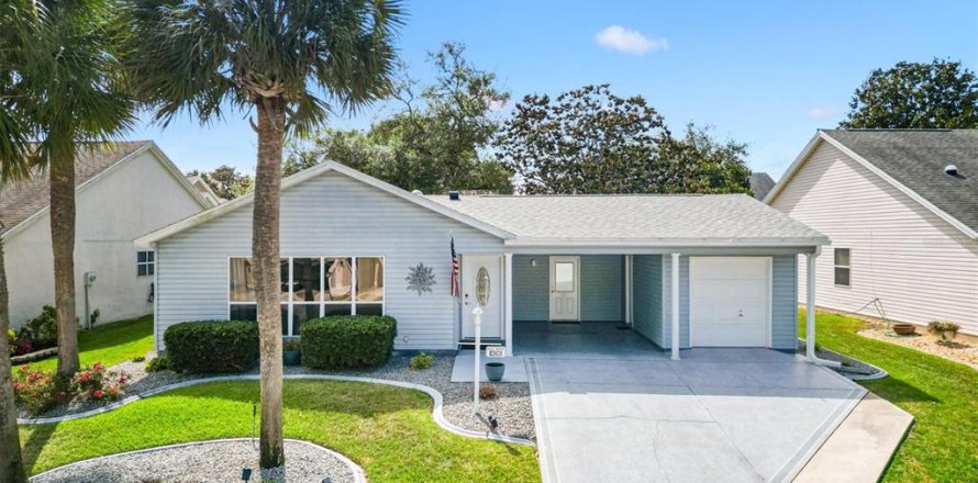 Villa ou maison à Lady Lake, Floride 2 chambres, 144.18 m2 № 2420346