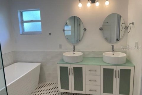 House in Sarasota, Florida 5 bedrooms, 309.83 sq.m. № 2156713 - photo 6