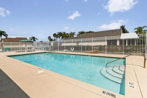 House in Davenport, Florida 4 bedrooms, 179.86 sq.m. № 1908562 - photo 9