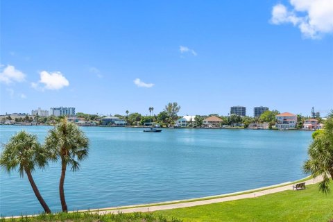 Condo à South Pasadena, Floride, 2 chambres  № 2387615
