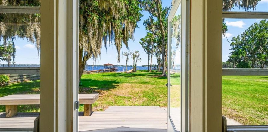 House in Waldo, Florida 2 bedrooms, 120.77 sq.m. № 2222990