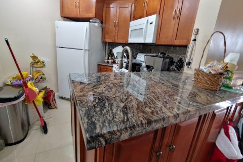 Copropriété à vendre à Miami, Floride: 2 chambres, 74.32 m2 № 2046078 - photo 12