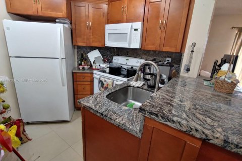Copropriété à vendre à Miami, Floride: 2 chambres, 74.32 m2 № 2046078 - photo 8