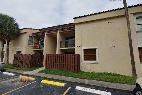 Copropriété à vendre à Miami, Floride: 2 chambres, 74.32 m2 № 2046078 - photo 2