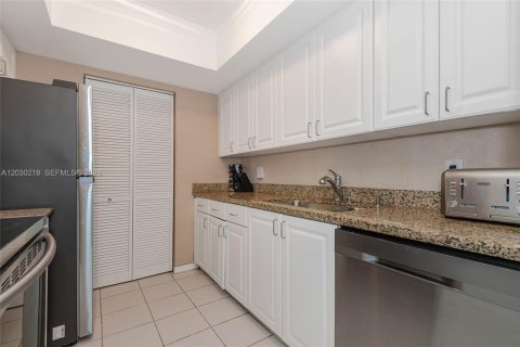 Condo in Miami Beach, Florida, 1 bedroom № 2087605 - photo 10