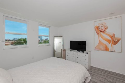 Condo in Miami Beach, Florida, 1 bedroom № 2087605 - photo 18